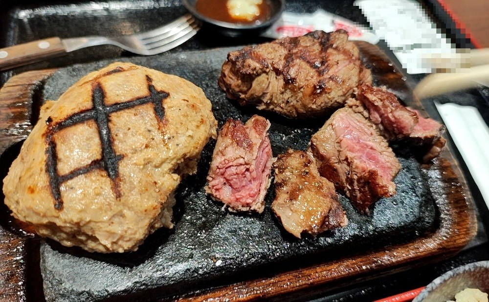 【1000円】世界最強コスパ「感動の肉と米」のステーキが凄すぎる！ライス食べ放題【激安】