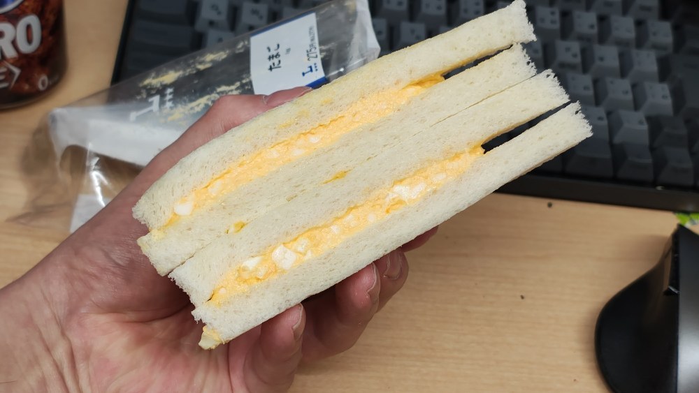外国人が大絶賛している「コンビニ卵サンド」はそんなに旨いか？具が激減してペラペラだぞ？？？？ レビュー写真
